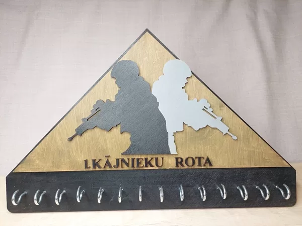 Trīsstūrveida atslēgu pakaramais 14€