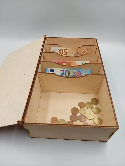 Naudas kārba ar nodalījumiem 9€