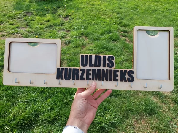Atslēgu pakaramais ar 2 fotorāmjiem 15€