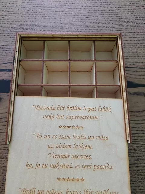 Koka kārba ar nodalījumiem 25EUR