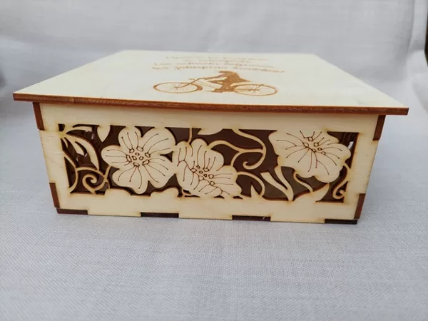 Koka kārba ar ziediem 20EUR